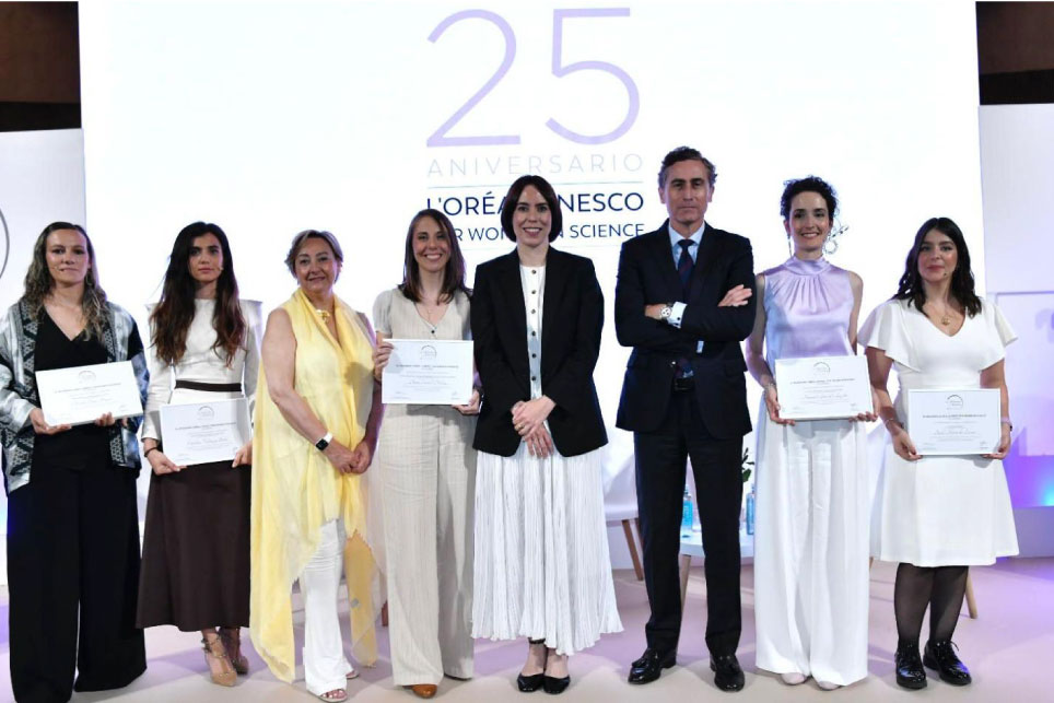 Isabel Abánades receives the L’Oréal-UNESCO Award for her nanomedicine proje...